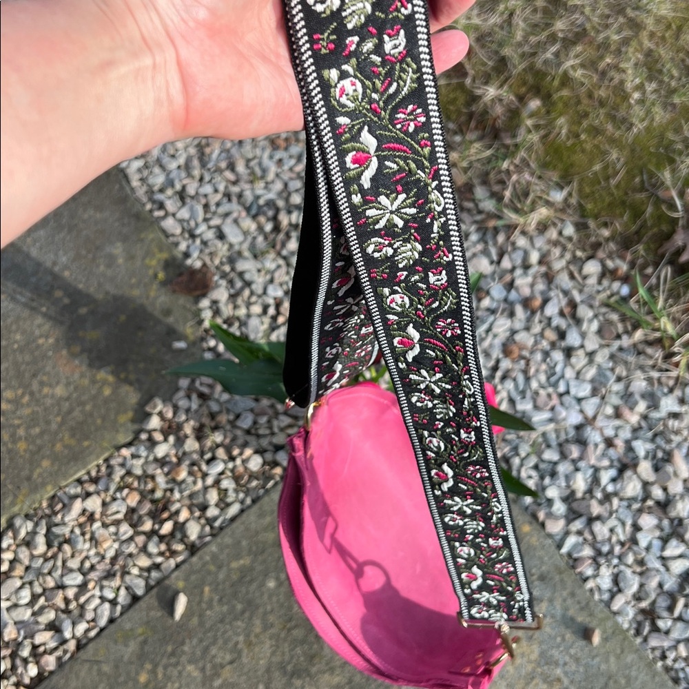 Lovely Pink Leather Crossbody Bag - Picture 9 of 9